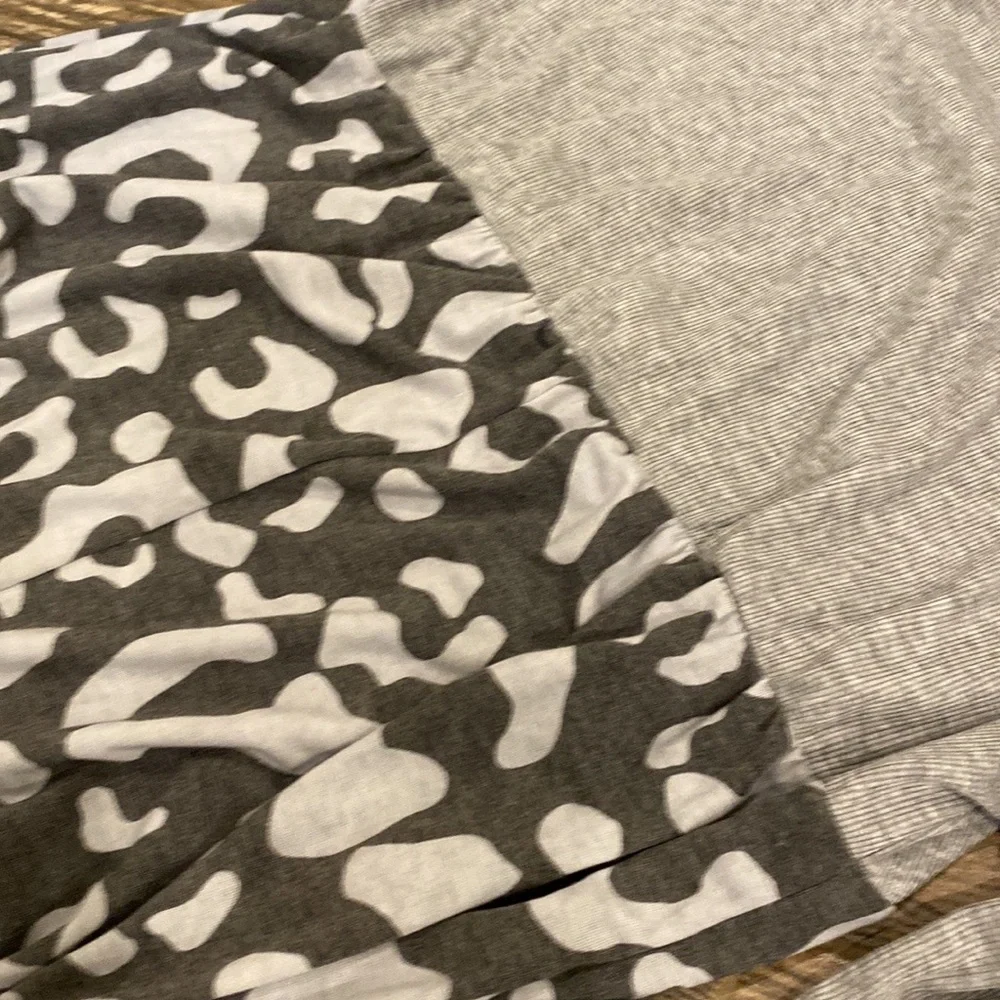 New Sew In Live Sz L Gray Animal Print Baby Doll Top With Pockets - Picture 4 of 9